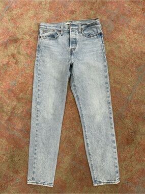 Levi’s Wedgie Light Wash High-Rise Jeans - Size 27
